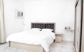 Comfortable & Big Family Apartments 10Mins Drive To Al-Masjid -Nabawi